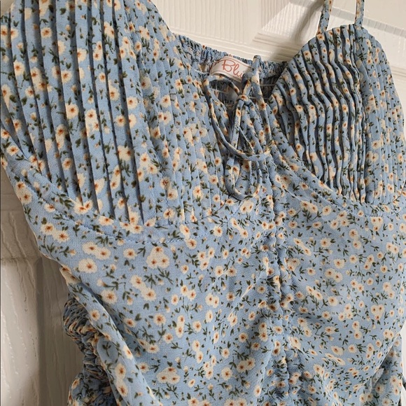 Floral Crop Top 🤍 - Picture 3 of 4